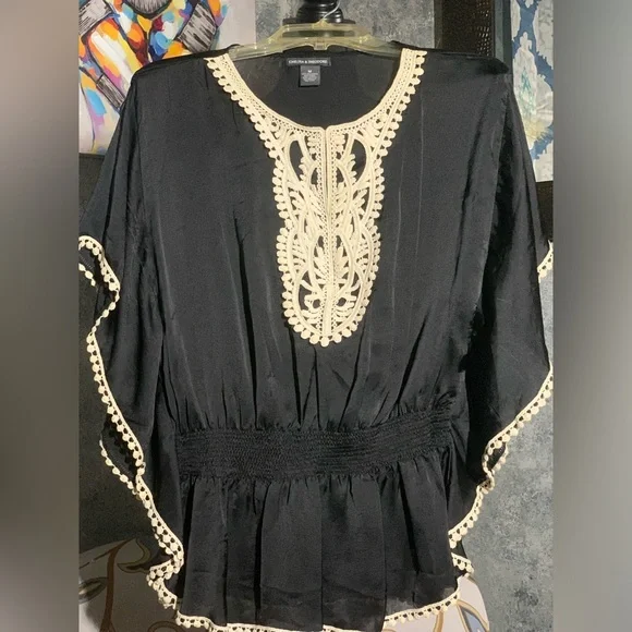 Chelsea And Theodore Blouse - Picture 5 of 12